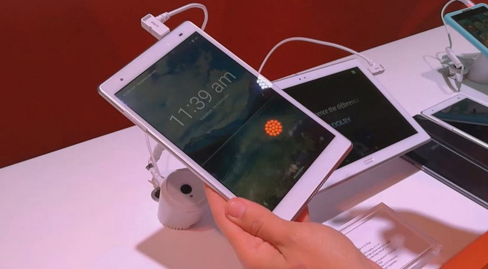 Первый взгляд на планшет Lenovo Tab 4 Plus: облаченный в стекло