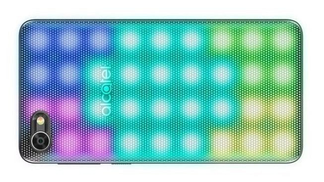 Тест смартфона Alcatel A5 LED: дискотека в кармане
