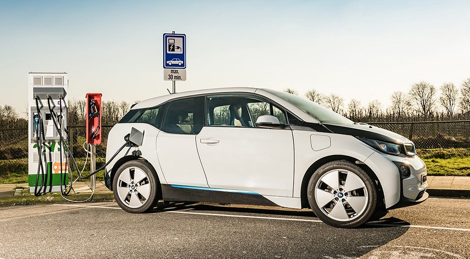 Новые электромобили смогут заряжаться за 10 минут и ездить на дальние расстояния