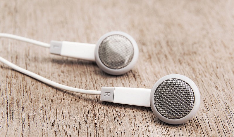 Как правильно почистить наушники?