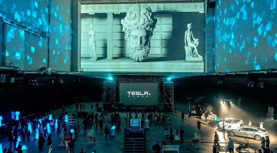 Новый рекорд Книги Гиннеса: TESLA PLACE стала крупнейшим в мире иммерсивным пространством