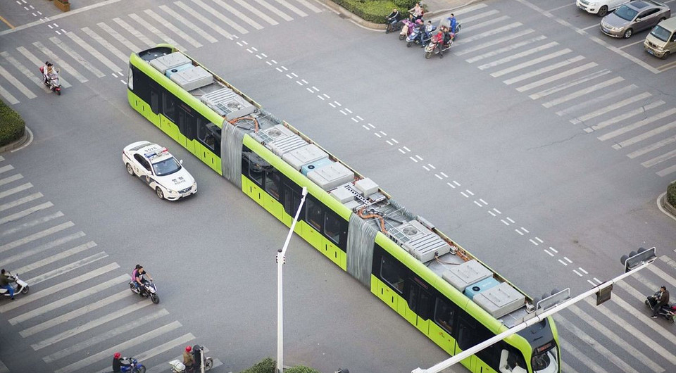 В Китае запустили электрический автопилотируемый автотрамвай