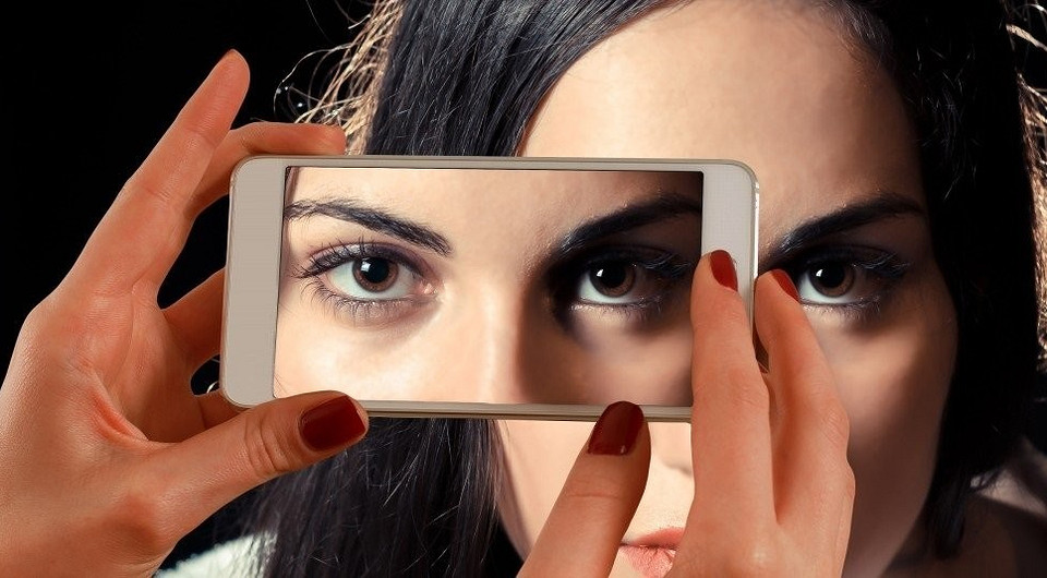 Смартфоны вредны для глаз: правда или миф?