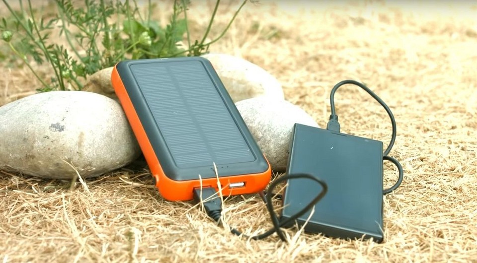 Обзор зарядных устройств и пауэрбанков на солнечных батареях