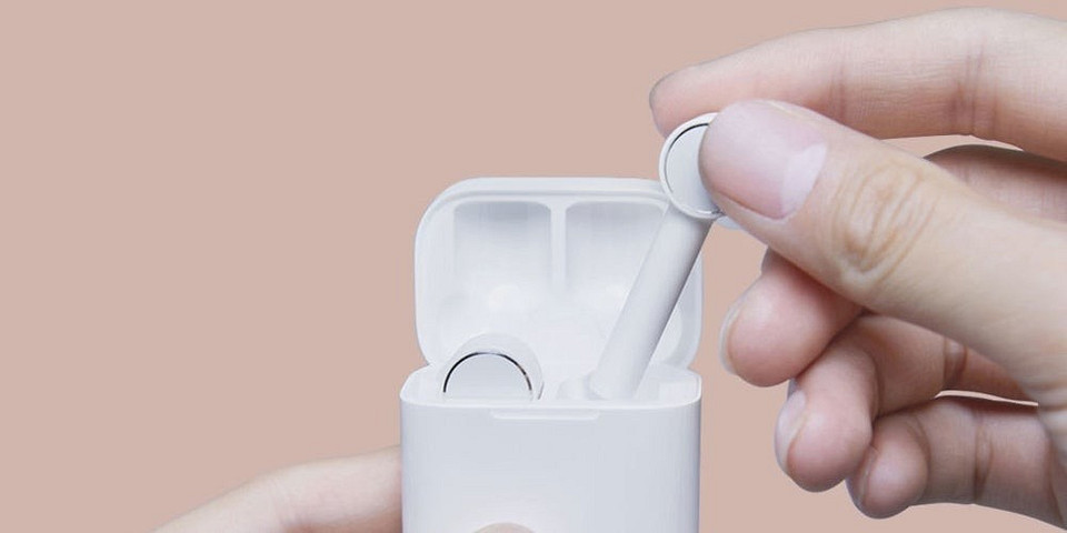 Дешевый аналог Apple AirPods от Xiaomi распродали менее чем за 4 минуты