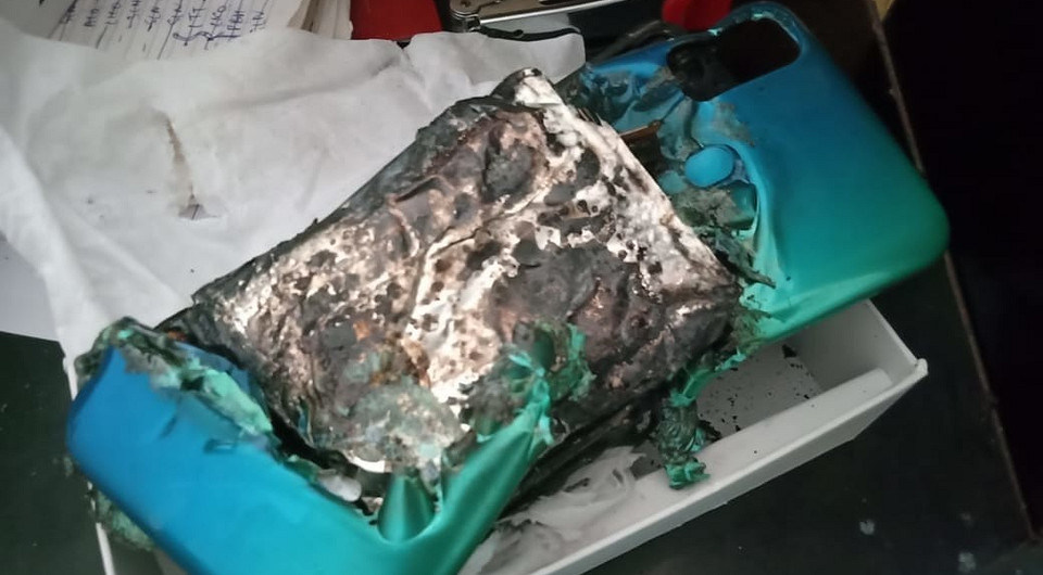 Новый смартфон Samsung с огромным аккумулятором взорвался на второй день после покупки