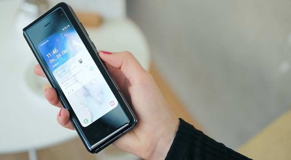 Galaxy Fold в сложенном состоянии может проработать 16 часов на одной зарядке. В планшетном режиме мы добились 9,5-часовой продолжительности времени автономной работы