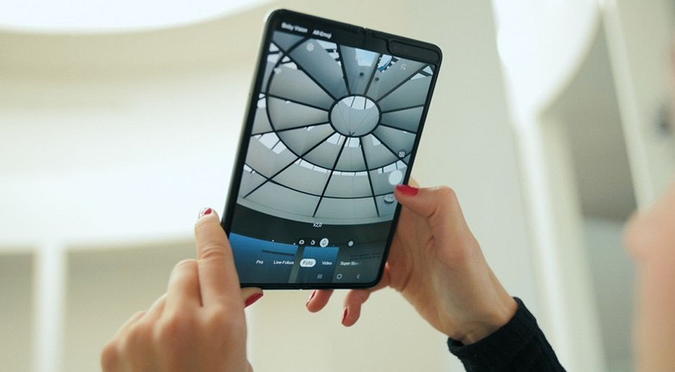 В планшетном режиме экран впечатляет. Но для фильмов формат 4-к-3 идеальным не назовешь