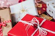 10 новогодних подарков до 1000 рублей