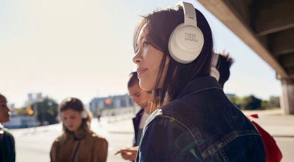 JBL выпустил новую линейку наушников Live