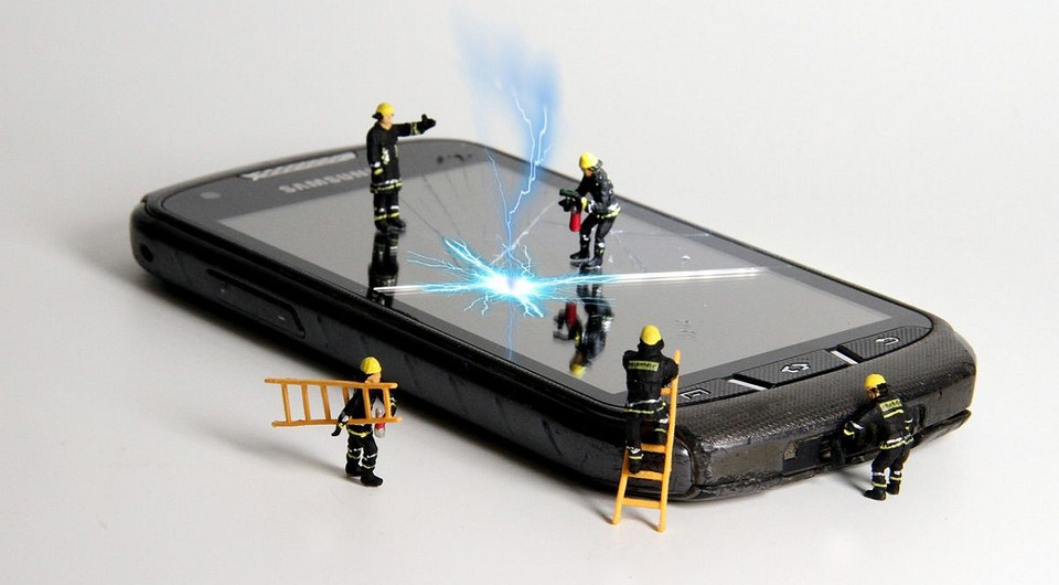 Эксперты рассказали, как избежать взрыва аккумулятора в смартфоне и ноутбуке
