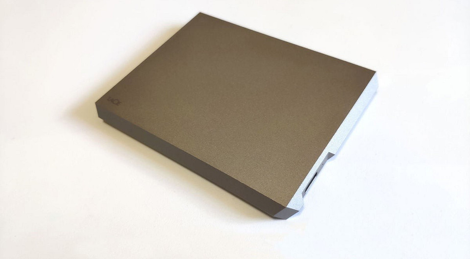 Тест портативного SSD LaCie 1TB: космическая скорость и инопланетный дизайн