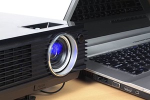 Как подключить видеопроектор к ноутбуку в windows 10