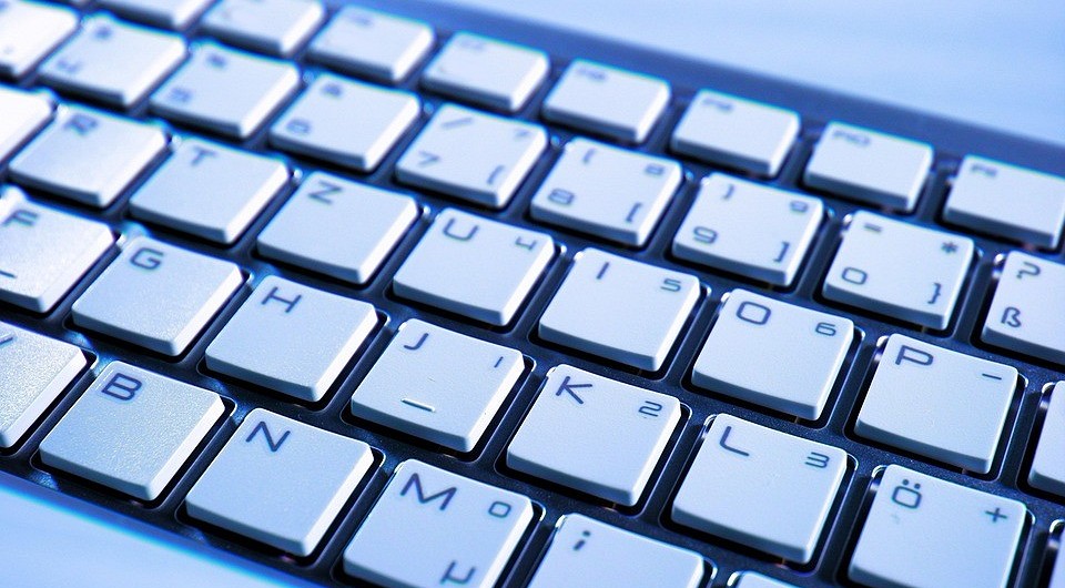 Как почистить клавиатуру самостоятельно и ничего не сломать