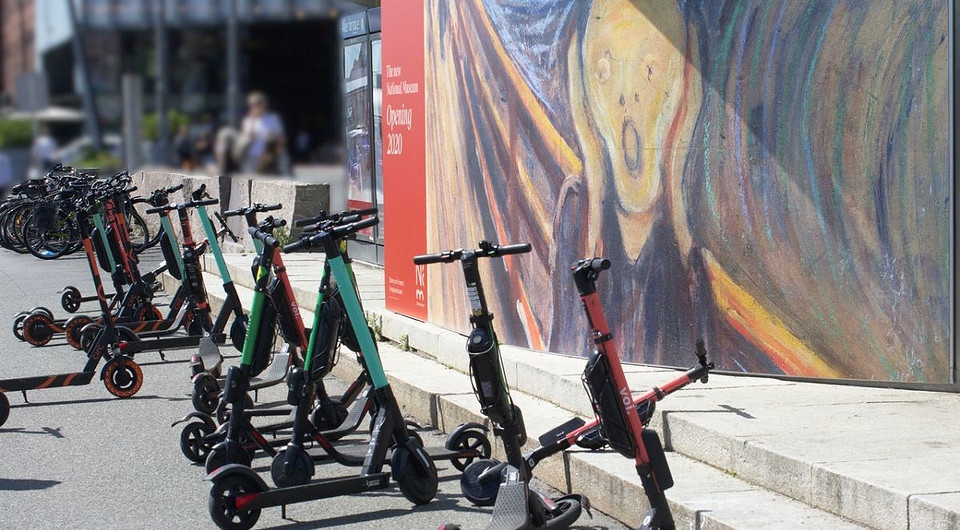 Владельцев электросамокатов могут заставить учить ПДД: слишком много аварий!