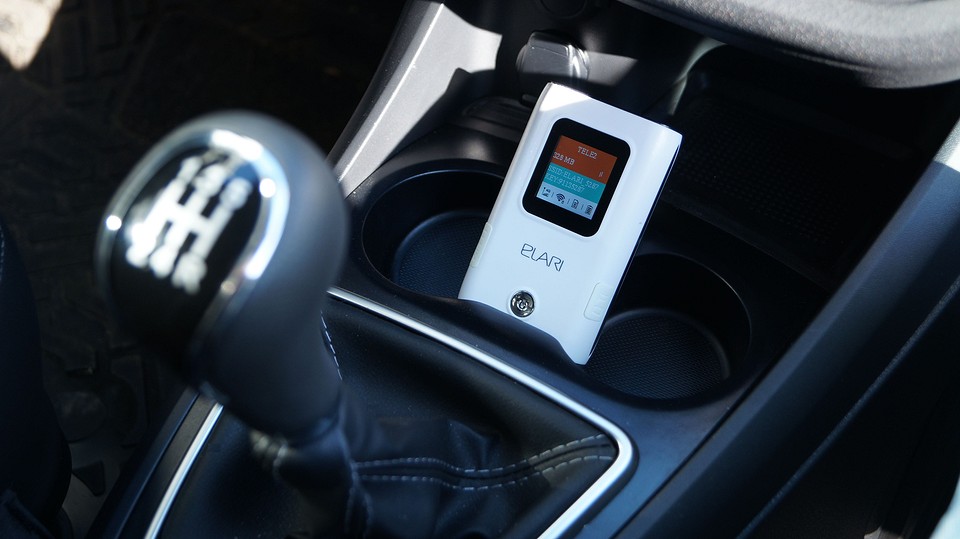 Тест и обзор портативного роутера ELARI Smart WiFi: один для всех, eSIM плюс повербанк