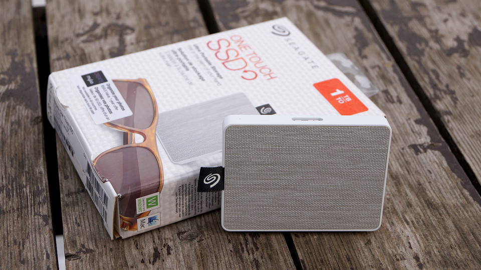 Тест и обзор Seagate One Touch SSD 1TB: крохотный накопитель в холщовом костюме