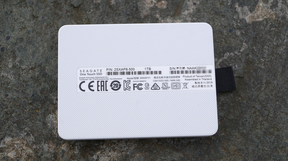 Тест и обзор Seagate One Touch SSD 1TB: крохотный накопитель в холщовом костюме