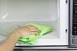 7 способов быстро очистить микроволновку от жира