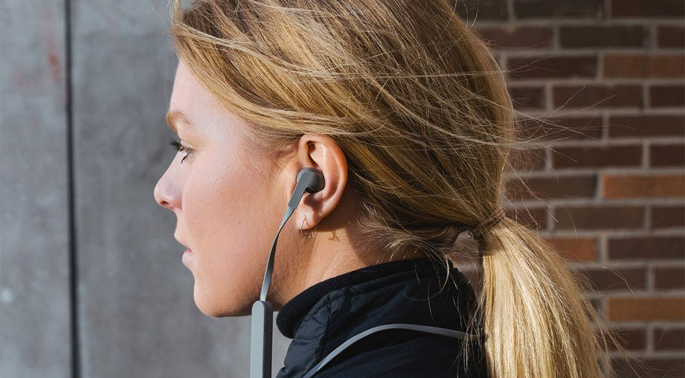 Обзор наушников JAYS t-Four Wireless: музыка на весь день