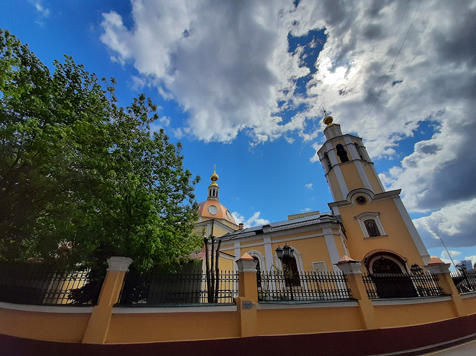 Обзор смартфона Samsung Galaxy M21: хороший дисплей и 6000 мАч