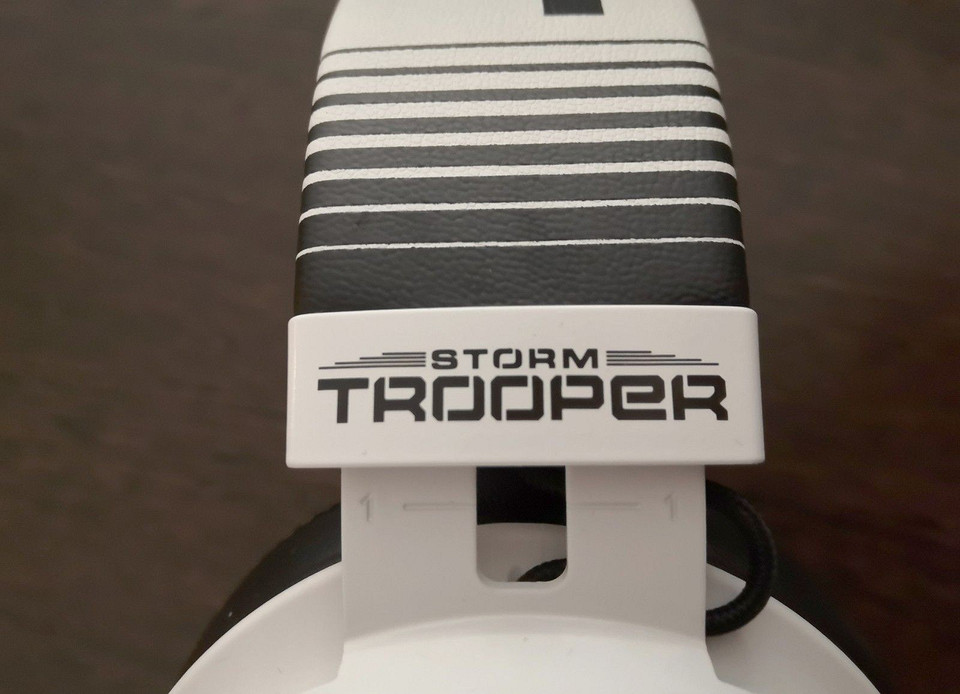 Обзор гарнитуры Razer Kraken Stormtrooper Edition: приятный дизайн и идеальный звук в играх и кино Обзор гарнитуры Razer Kraken Stormtrooper Edition: приятный дизайн и идеальный звук в играх и кино