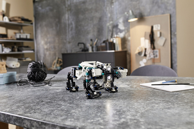 У LEGO появится еще один робот-конструктор, которым можно управлять со смартфона