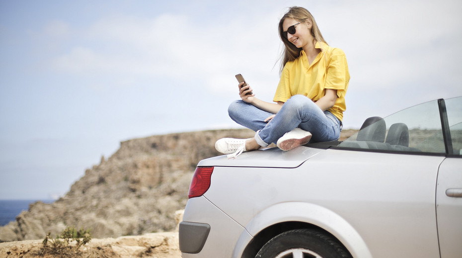 kak najti priparkovannyj avtomobil s