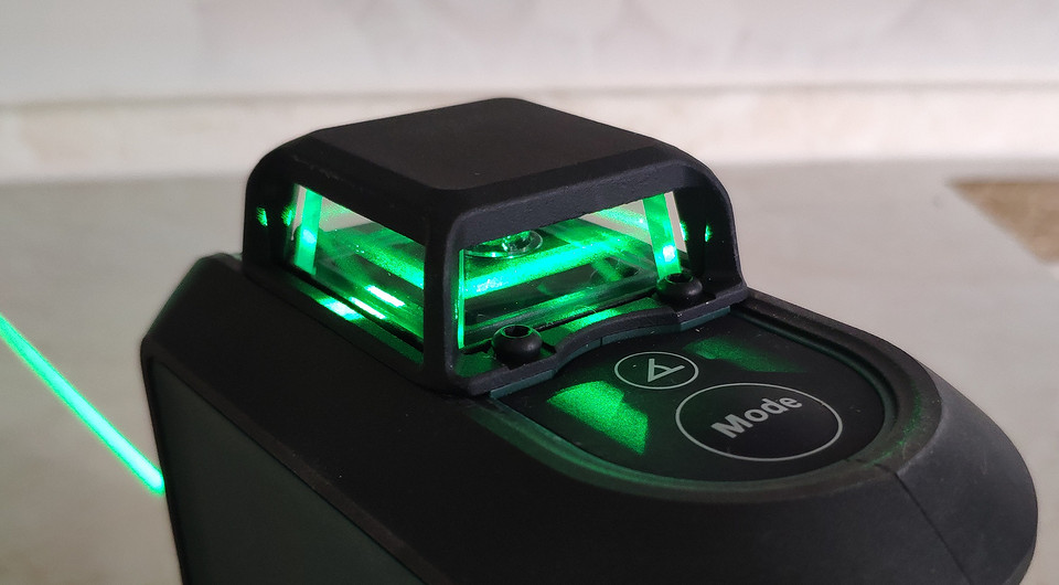 Обзор лазерного нивелира Bosch UniversalLevel 360: зеленый луч на 360°