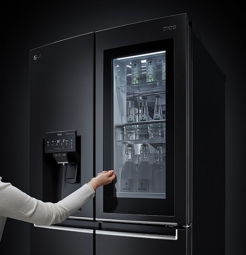LG представила холодильники, которые умеют самостоятельно открывать дверцы по голосовой команде