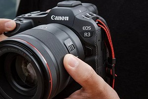Canon представил новую беззеркальную камеру EOS R3