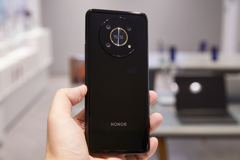 HONOR X30, первый в мире смартфон на Snapdragon 695, показали со всех сторон