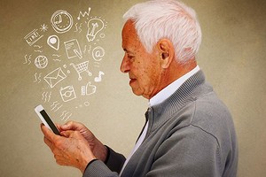 Облегчаем пожилым людям знакомство со смартфоном: 7 полезных лайфхаков
