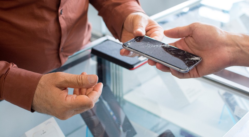 Что делать, если сервис не может починить гаджет по гарантии?