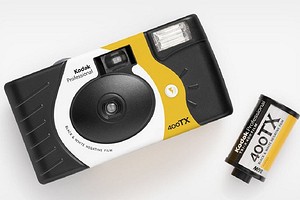 Представлен одноразовый пленочный фотоаппарат от Kodak —  Kodak Professional TRI-X 400TX