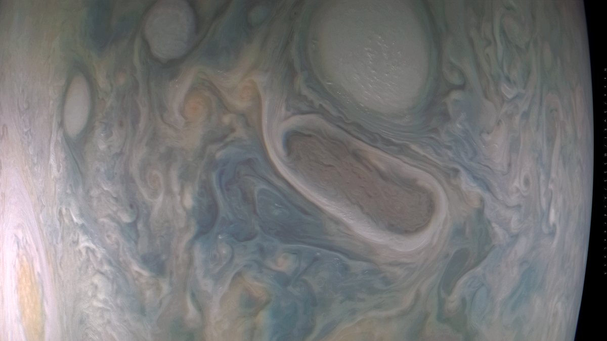 10 км под землей. Снимки Юпитера с Юноны. Юпитер снимки НАСА.