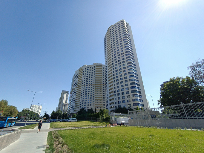 Обзор смартфона Vivo V21: необычный дизайн и селфи в 44 Мп