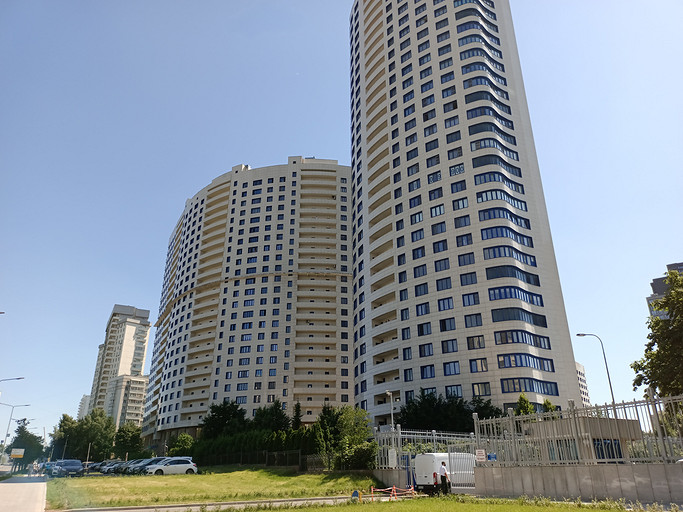 Обзор смартфона Vivo V21: необычный дизайн и селфи в 44 Мп