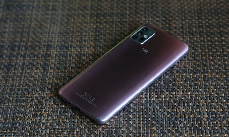 Обзор смартфона Motorola Moto G30: готов поспорить с «китайцами»