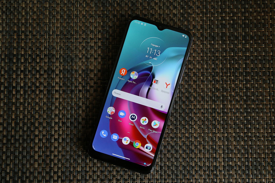 Обзор смартфона Motorola Moto G30: готов поспорить с «китайцами»
