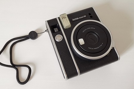 Обзор камеры моментальной печати Instax mini 40: съемка в стиле ретро 