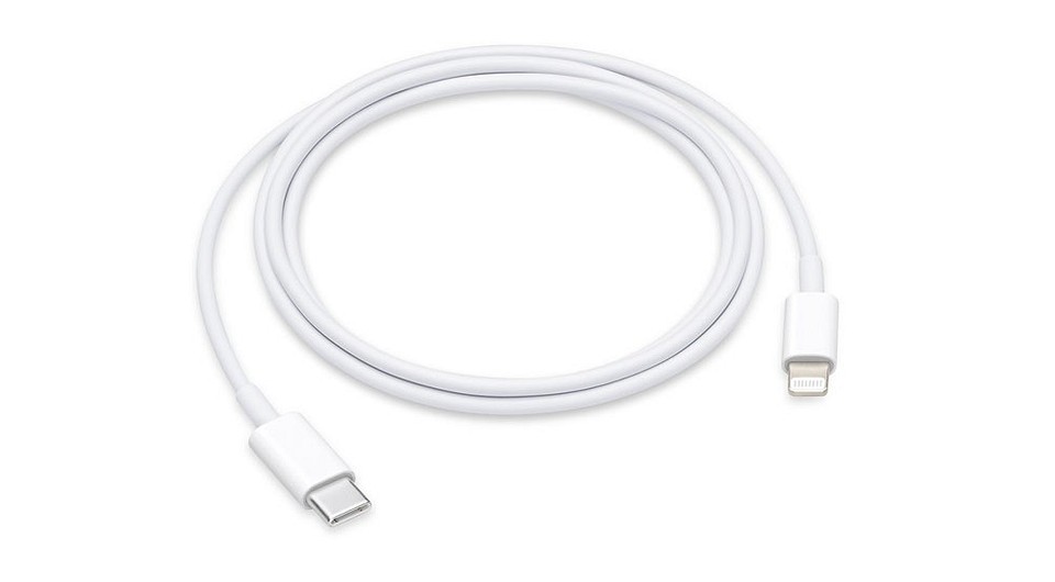 Можно ли заряжать все смартфоны одной зарядкой: развеиваем мифы