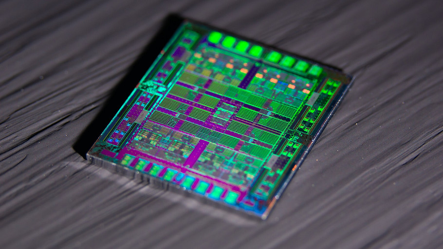 Опубликованы качественные фотографии российского процессора «Эльбрус-8С»