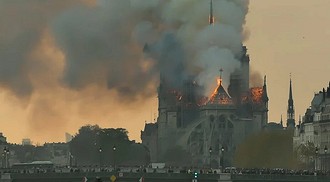 «Нотр-Дам в огне»: Ubisoft создала VR-игру про тушение знаменитого собора