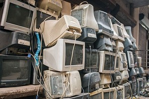 С 1 марта в России нельзя выбрасывать смартфоны и компьютеры в мусорные баки — штраф от 1000 до 2000 рублей
