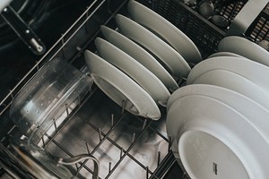 Зачем нужна соль в посудомоечных машинах