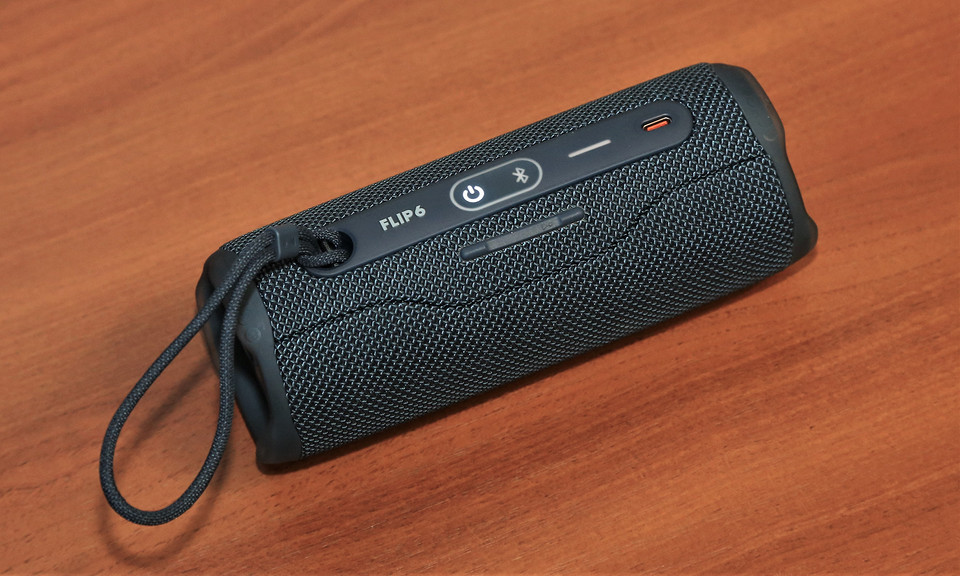 Обзор портативной колонки JBL Flip 6: малой не покажется