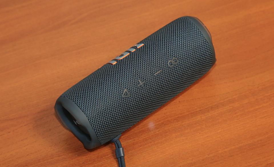 Обзор портативной колонки JBL Flip 6: малой не покажется