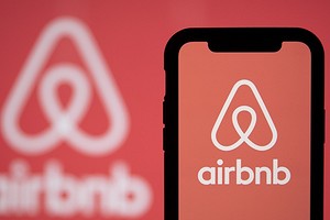 Сервис Airbnb ушел из России, громко хлопнув дверью — деньги возвращать россиянам не стали