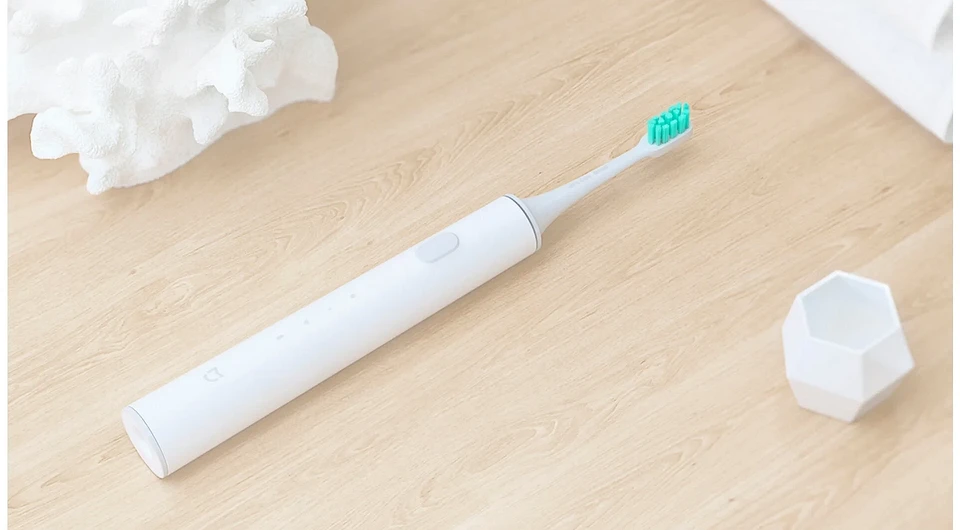 5 продвинутых звуковых зубных щеток до 10 000 рублей